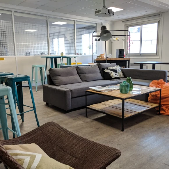 Bureau privé 25 m² 6 postes Coworking Rue Chanzy Paris 75011 - photo 3