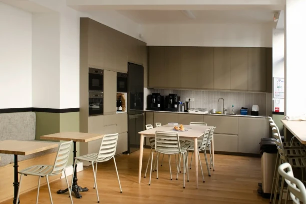 Open Space - 75015 - 9 postes - 390€