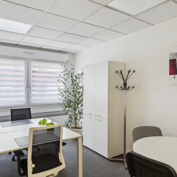 Bureau privé 10 m² 2 postes Coworking Boulevard Vincent Gâche Nantes 44200 - photo 2