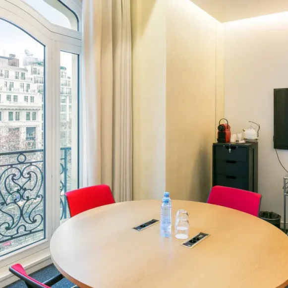 Bureau privé 14 m² 3 postes Coworking Avenue des Champs-Élysées Paris 75008 - photo 2
