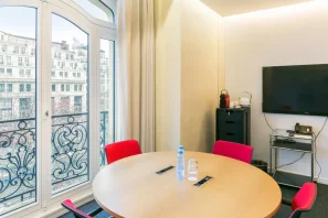 Bureau privé - 75008 - 3 postes - 2200€