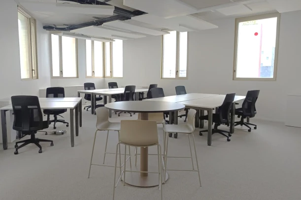 Bureau privé - 33800 - 12 postes - 3870€