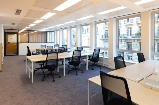 Bureau privé - 75017 - 12 postes - 7800€