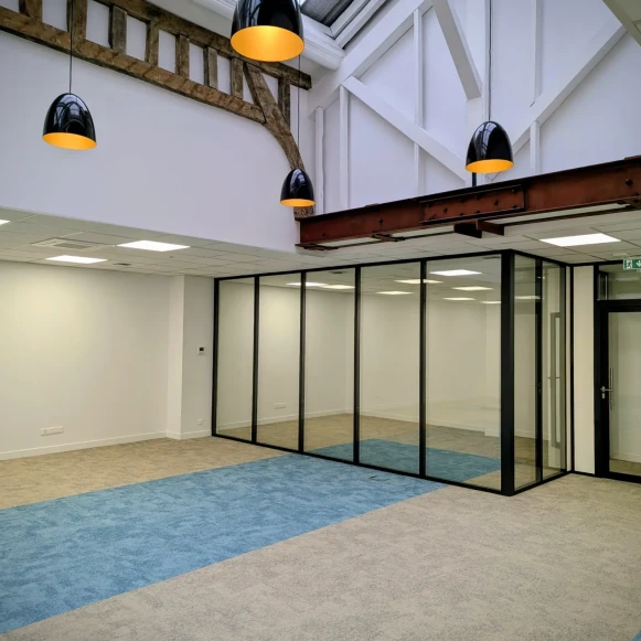 Espace indépendant 250 m² 56 postes Location bureau Rue des Petits Hôtels Paris 75010 - photo 2