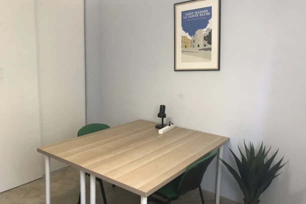 Bureau privé - 83470 - 2 postes - 250€