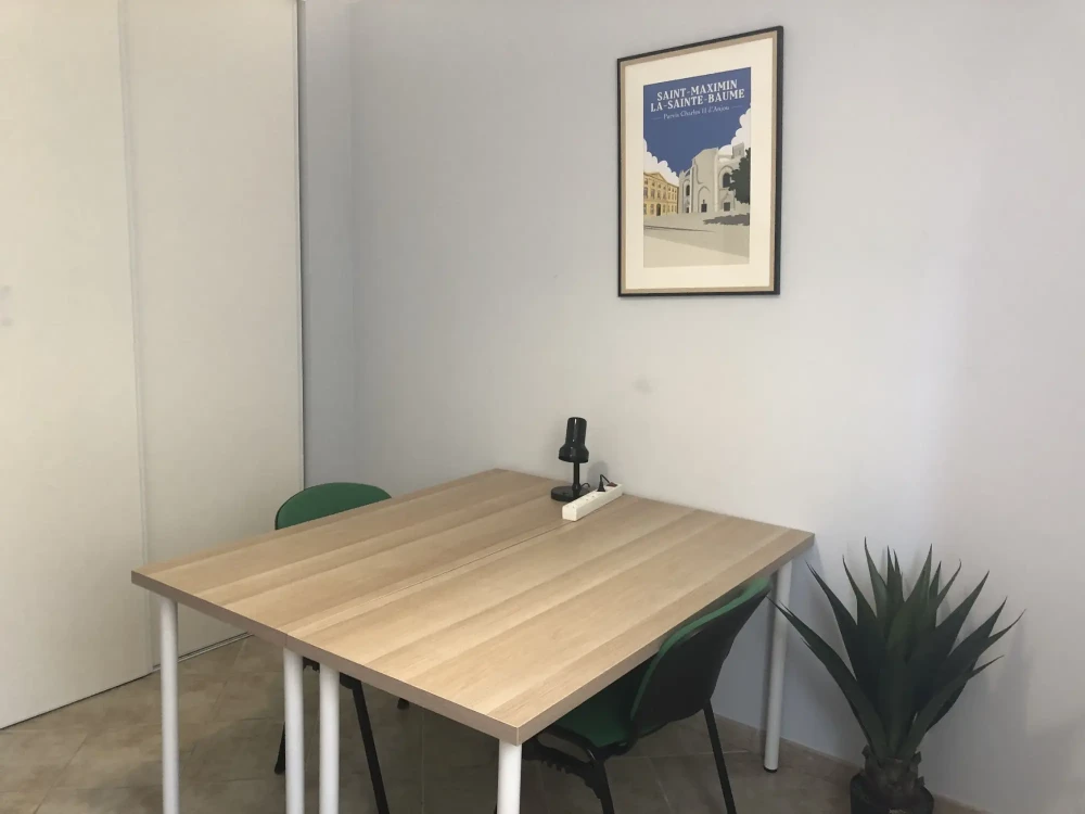 Bureau privé - 83470 - 2 postes - 250€