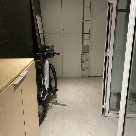 Bureau privé 42 m² 4 postes Location bureau Rue de Berri Paris 75008 - photo 12