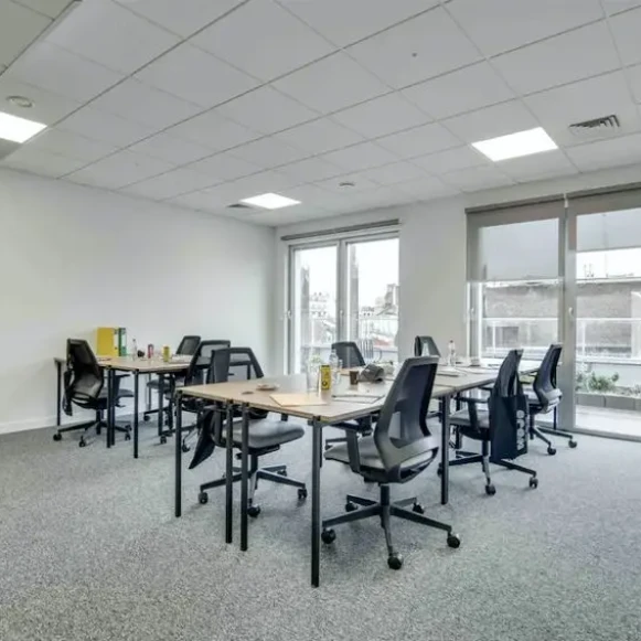 Bureau privé 28 m² 9 postes Coworking Rue d'Amiens Lille 59800 - photo 1