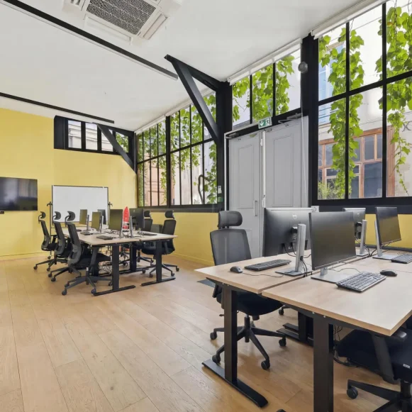 Bureau privé 50 m² 10 postes Location bureau Rue des Archives Paris 75003 - photo 2