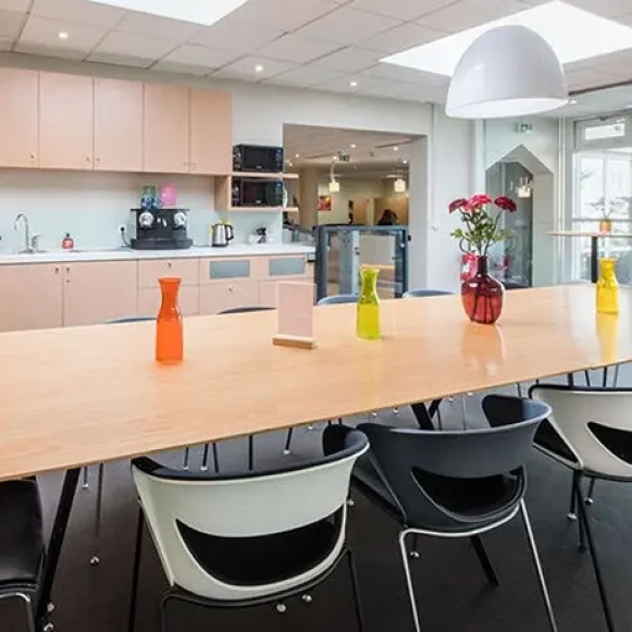 Bureau privé 12 m² 2 postes Coworking Avenue Charles de Gaulle Neuilly-sur-Seine 92200 - photo 1