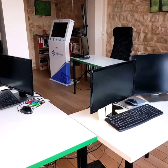 Bureau privé 22 m² 5 postes Location bureau Rue Vercingétorix Paris 75014 - photo 1