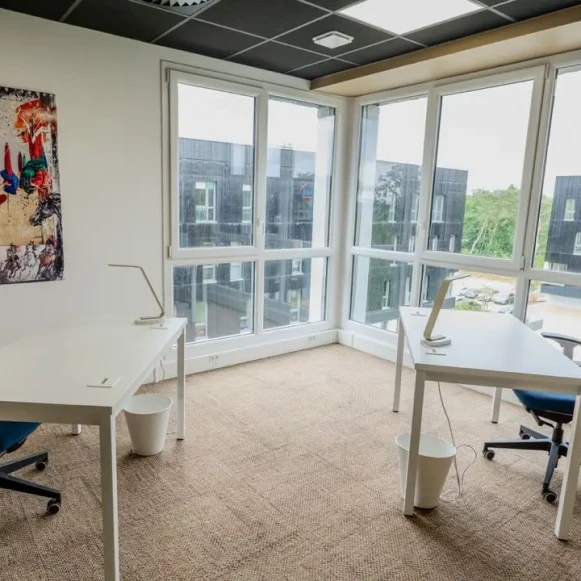 Bureau privé 15 m² 4 postes Coworking Rue de la Mare Sansoure Petit-Couronne 76650 - photo 1