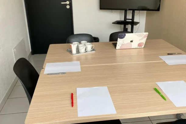 Bureau privé - 35000 - 2 postes - 650€