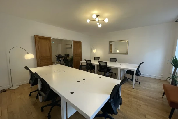 Espace indépendant - 75004 - 16 postes - 6800€