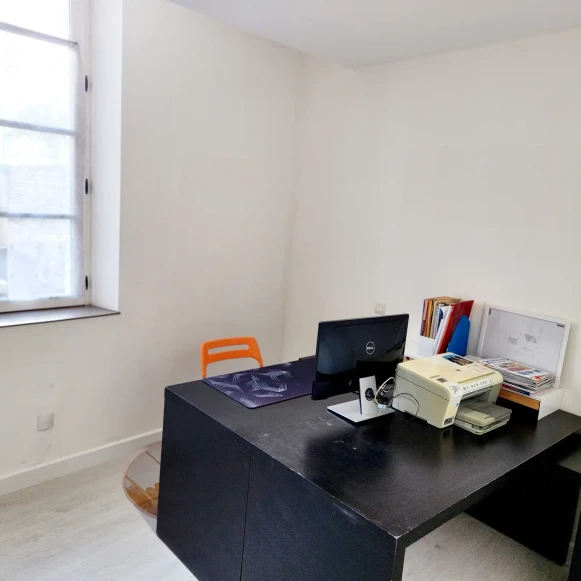 Bureau privé 12 m² 2 postes Coworking Rue Vacon Marseille 13001 - photo 2