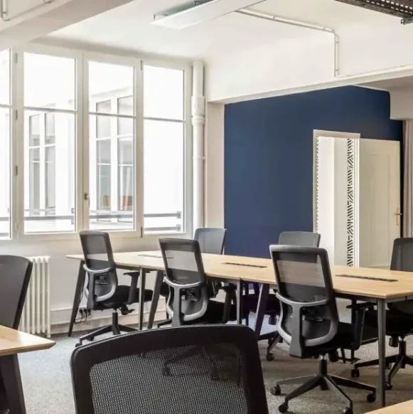 Espace indépendant 220 m² 40 postes Location bureau Rue des Petites Écuries Paris 75010 - photo 1