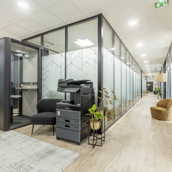 Bureau privé 25 m² 5 postes Coworking Rue du Château d'Orgemont Angers 49000 - photo 9