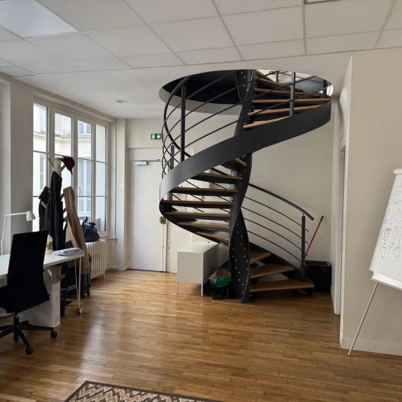 Bureau privé 35 m² 6 postes Coworking Rue d'Hauteville Paris 75010 - photo 4