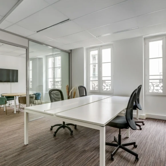 Espace indépendant 70 m² 14 postes Location bureau Rue Saint-Marc Paris 75002 - photo 3