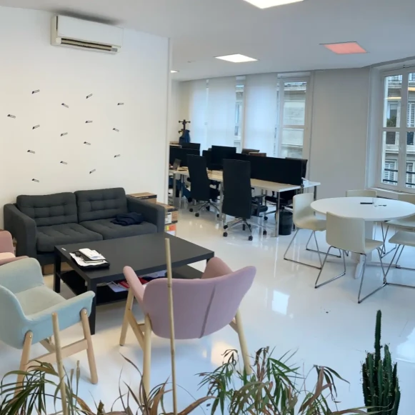 Bureau privé 38 m² 12 postes Coworking Rue Jean Mermoz Paris 75008 - photo 1