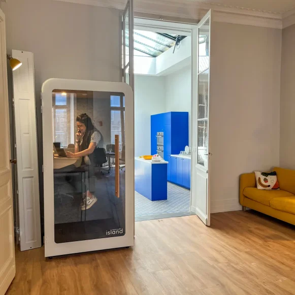 Open Space  5 postes Coworking Rue Paul Berthelot Bordeaux 33300 - photo 2