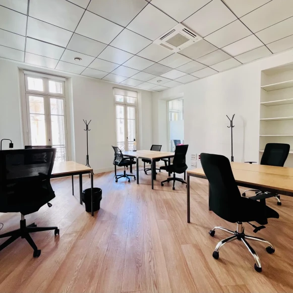 Bureau privé 26 m² 7 postes Location bureau Rue de la République Marseille 13001 - photo 1