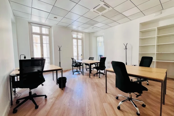 Bureau privé - 13001 - 7 postes - 2730€