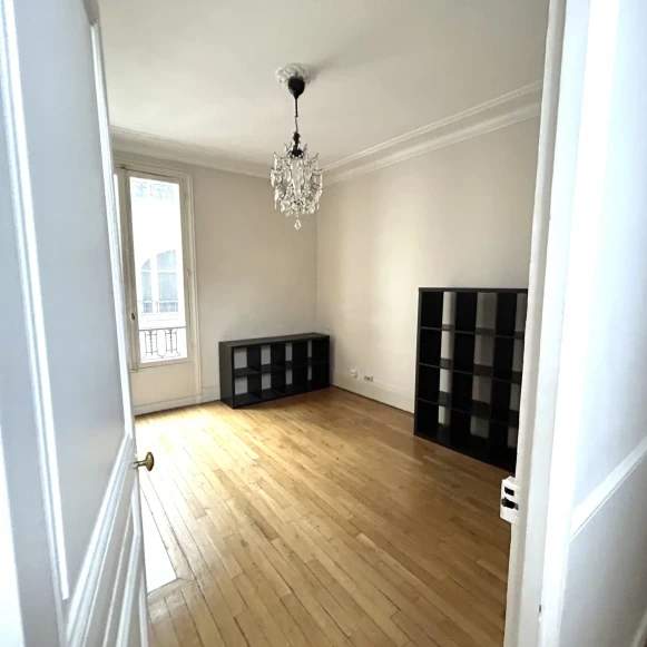 Bureau privé 12 m² 2 postes Location bureau Rue Séguier Paris 75006 - photo 1