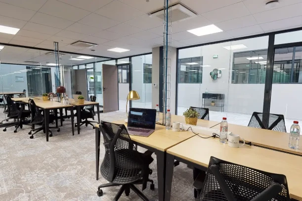 Bureau privé - 06000 - 8 postes - 2645€