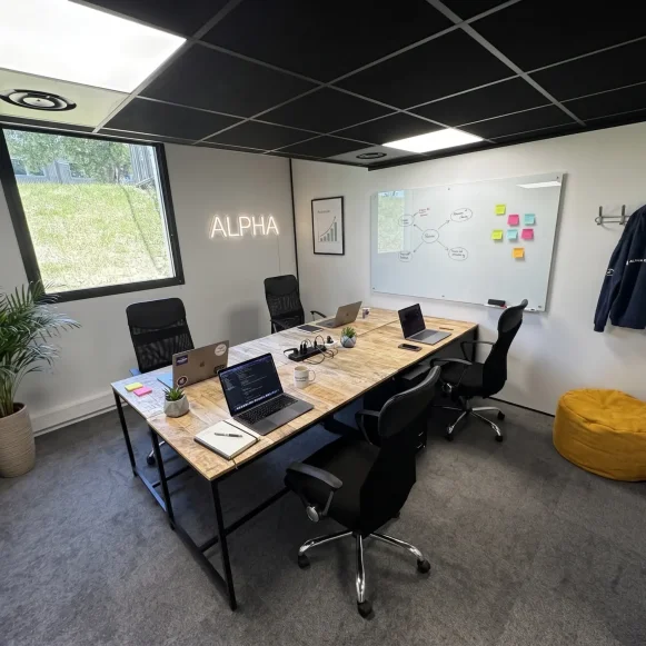 Bureau privé 15 m² 4 postes Location bureau Rue du Dauphiné Saint-Priest 69800 - photo 1