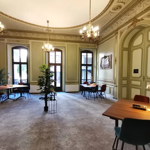 Bureau privé 12 m² 2 postes Coworking Rue Balthazar-Dieudé Marseille 13006 - photo 1