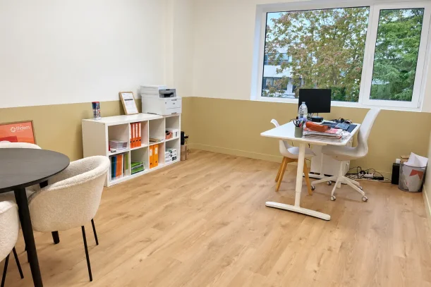 Bureau privé - 59390 - 3 postes - 319€