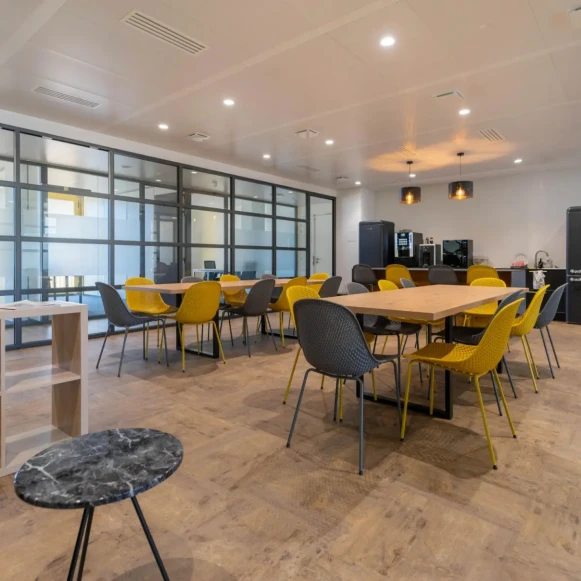 Bureau privé 36 m² 8 postes Location bureau Chemin de l'Arénas Nice 06200 - photo 7