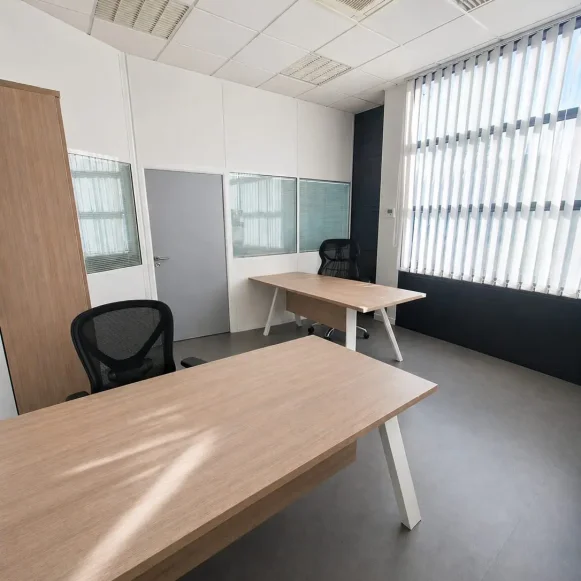 Bureau privé 125 m² 26 postes Location bureau Square Benjamin Franklin Montigny-le-Bretonneux 78180 - photo 7