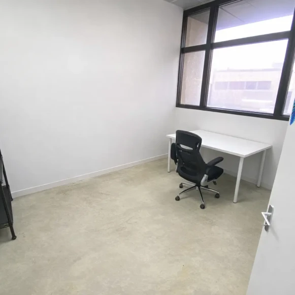 Espace indépendant 15 m² 3 postes Location bureau Boulevard Paul Vaillant Couturier Montreuil 93100 - photo 7