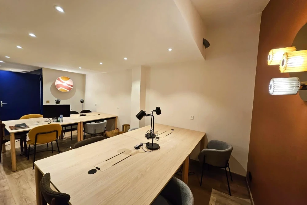 Open Space - 75018 - 14 postes - 250€