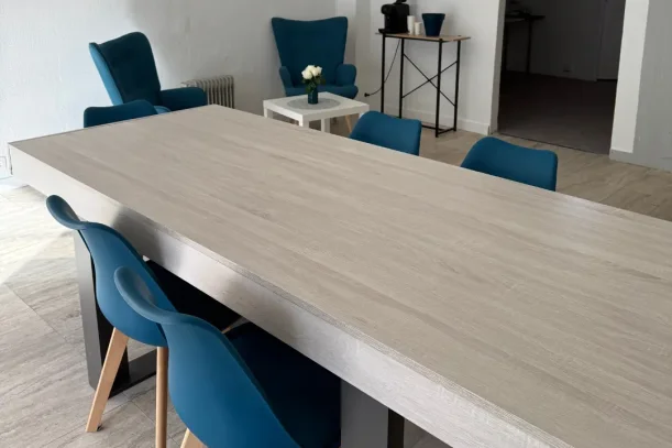 Open Space - 83300 - 6 postes - 400€