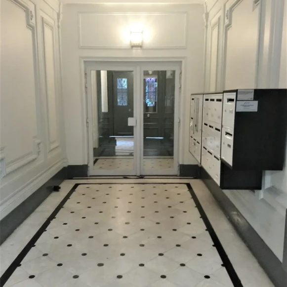 Bureau privé 19 m² 8 postes Location bureau Rue la Fayette Paris 75009 - photo 8