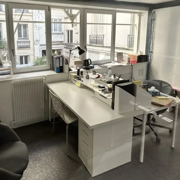 Bureau privé 17 m² 5 postes Location bureau Rue Dulong Paris 75017 - photo 2