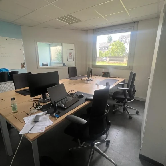 Bureau privé 21 m² 5 postes Coworking Rue Desseaux Rouen 76100 - photo 2