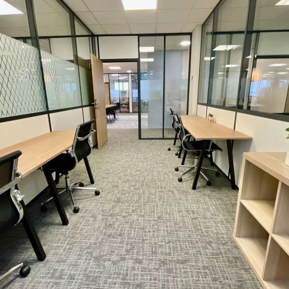 Bureau privé 12 m² 4 postes Coworking Boulevard des Bouvets Nanterre 92000 - photo 1