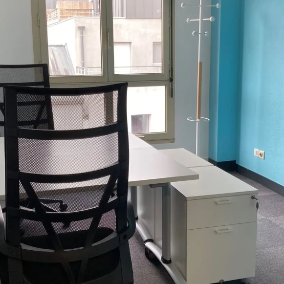 Bureau privé 14 m² 3 postes Coworking Rue Crucy Nantes 44000 - photo 5