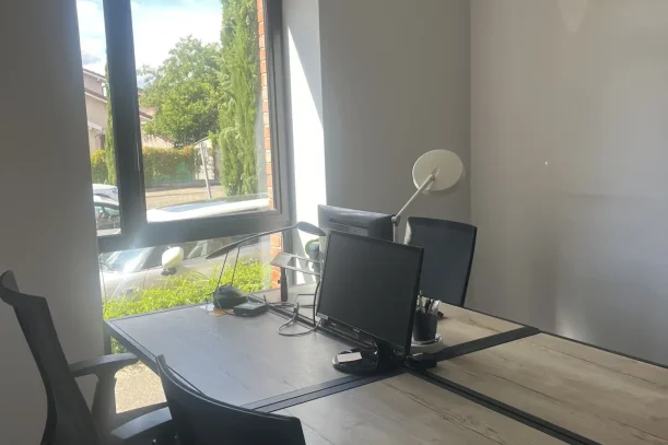 Bureau privé - 69570 - 2 postes - 600€