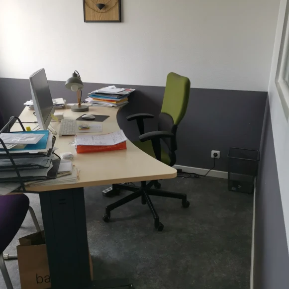 Bureau privé 12 m² 2 postes Location bureau Rue de Genève La Courneuve 93120 - photo 2