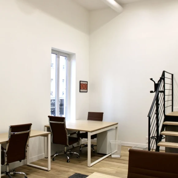 Bureau privé 40 m² 7 postes Location bureau Rue Bichat Paris 75010 - photo 2