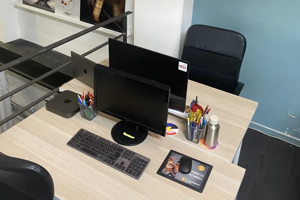 Open Space - 75002 - 1 poste - 300€