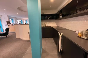 Bureau privé - 75010 - 2 postes - 600€