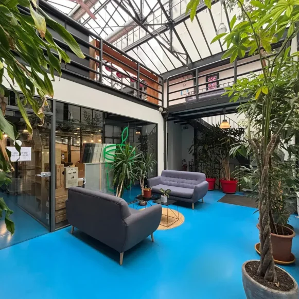 Bureau privé 15 m² 3 postes Coworking Rue du Chemin Vert Paris 75011 - photo 1