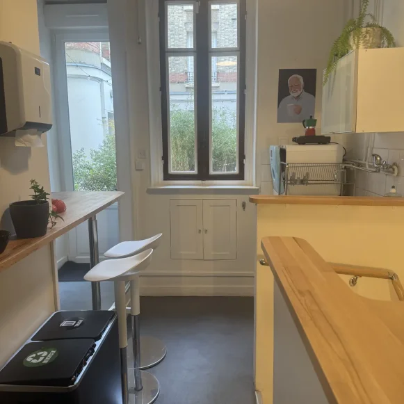 Espace indépendant 80 m² 8 postes Location bureau Rue Jonquoy Paris 75014 - photo 2
