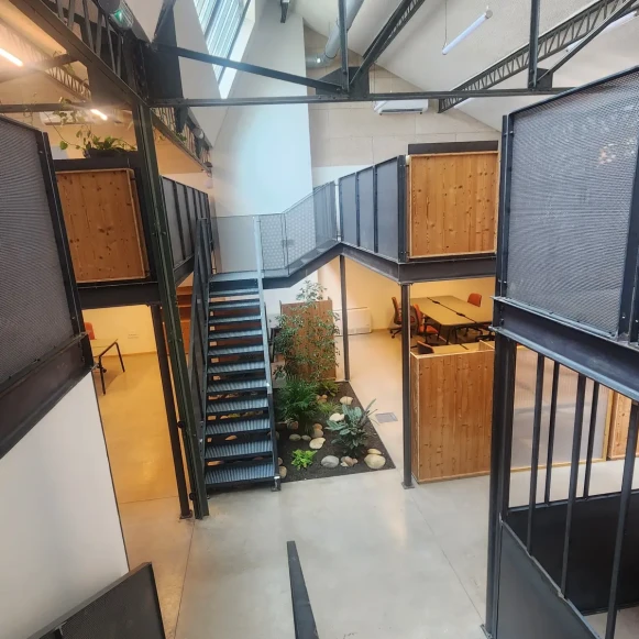 Bureau privé 24 m² 6 postes Coworking Avenue Jean Jaurès Lyon 69007 - photo 1